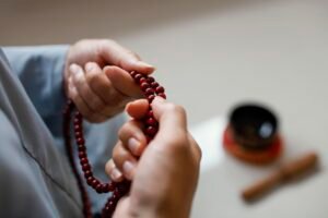 ARTAS melaksanakan sholat tepat waktu